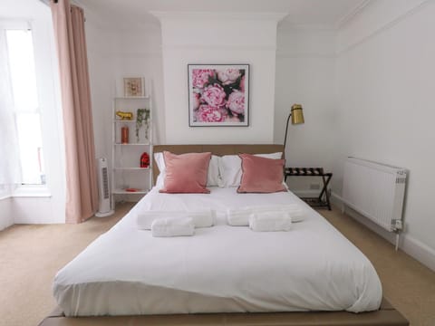 Cottage | 5 bedrooms, individually decorated, individually furnished, free WiFi