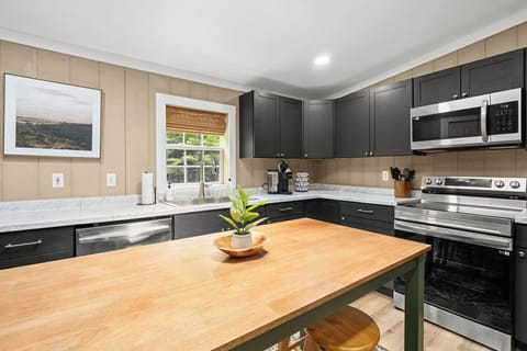 Keurig, blender, cookware—everything you need for meals in.