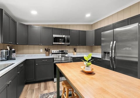 Brew coffee, toast bagels, or cook a feast—it’s all possible here.