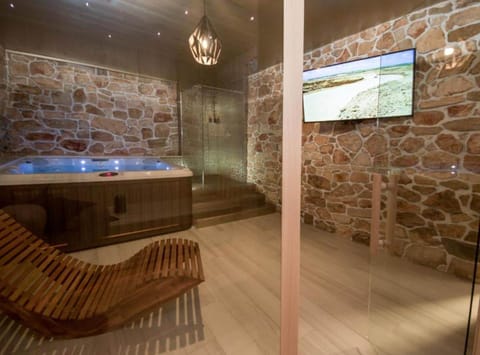 Villa (Three Bedroom Villa with Outdoor Pool) | Sauna