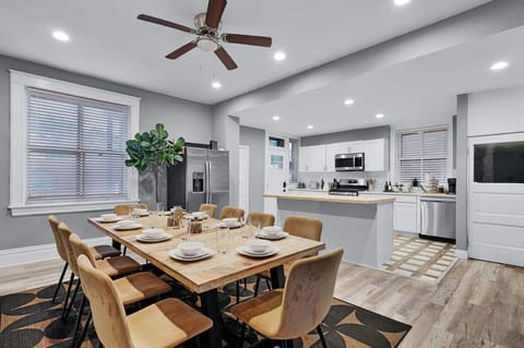 With a dining setup that seats 10 and a Smart TV to stream your favorite shows, this space is designed for memorable group experiences.