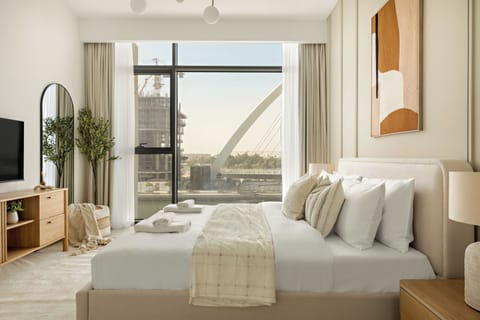 Deluxe Apartment | Egyptian cotton sheets, premium bedding, memory foam beds, in-room safe