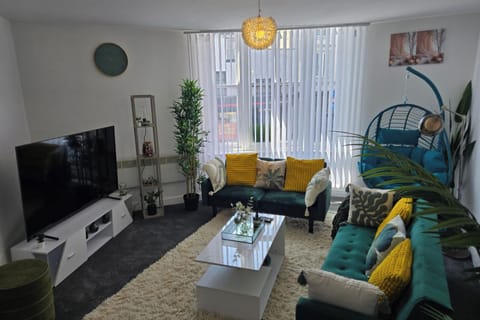 Well detailed living room.