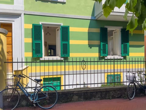 Building Exterior, Main Entrance