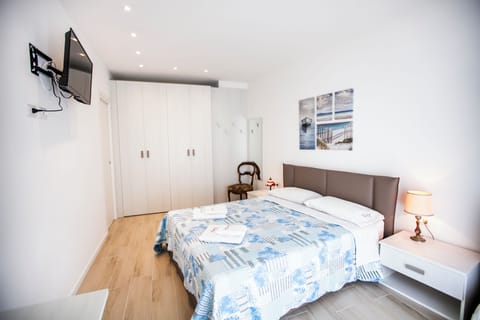 Deluxe Apartment | 1 bedroom, laptop workspace, iron/ironing board, free WiFi