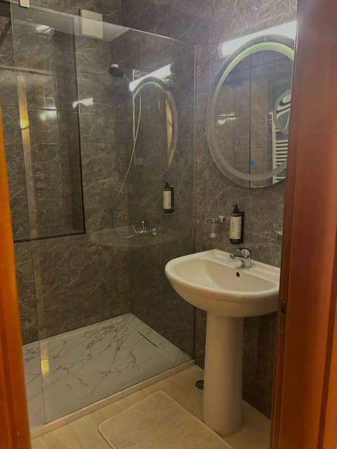 Deluxe Apartment, City View | Bathroom | Combined shower/tub, hair dryer, slippers, bidet