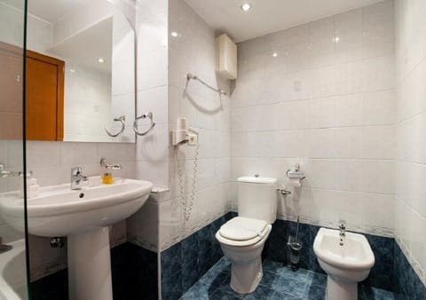 Combined shower/tub, hair dryer, slippers, bidet