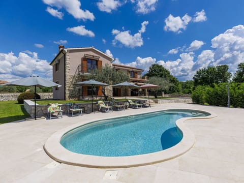 Shrub, Residential Area, Home, Estate, Garden, Lawn, Landscaping, Yard, Mansion, Villa