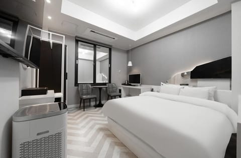 Deluxe Double Room, 1 Double Bed | Desk, laptop workspace, free WiFi