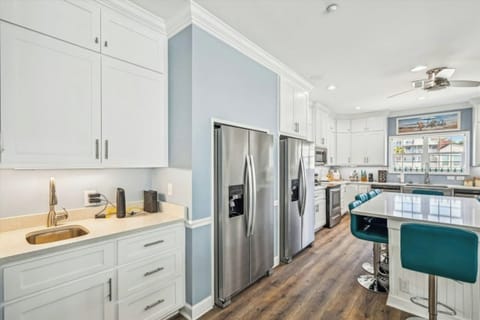 All modern appliances to make meal preparation a breeze.