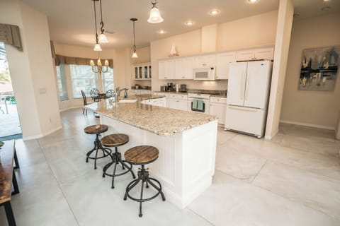 Gulfcoast Oasis Kitchen Island Dining Space