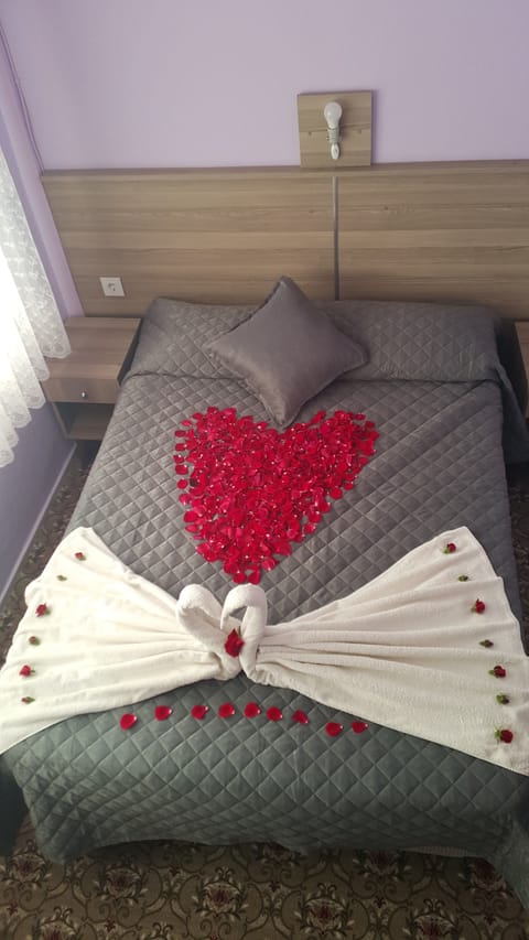 Iki Kisilik Balkonlu Oda | Minibar, individually decorated, individually furnished, desk