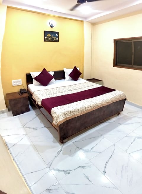 Deluxe Double Room | In-room safe, soundproofing, free WiFi