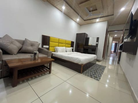 Standard Double Room | In-room safe, soundproofing, free WiFi, bed sheets