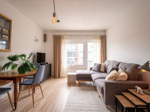 Sky, Building, House, Roof, Home, Cottage, Residential Area, Door, Human Settlement, Rural Area