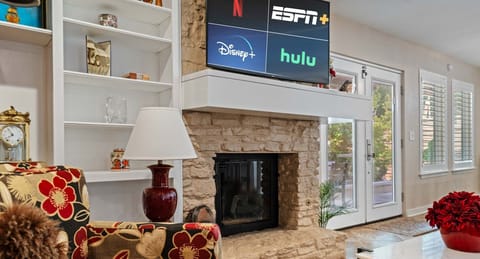 Flowers, art, and your new fave spot, where Netflix meets comfy like a boss.