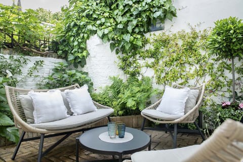 Enjoy a charmed London stay at the Holland Cottage in Kensington!