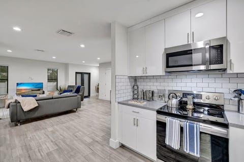 Family Townhome, 3 Bedrooms, Non Smoking | Private kitchen | Full-size fridge, microwave, oven, stovetop