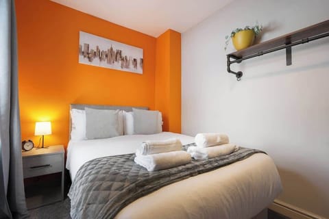 Double Bed - Shared Bathroom