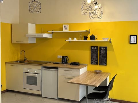 Comfort Apartment, City View | Private kitchen | Electric kettle