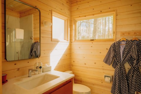 Egyptian cotton sheets, premium bedding, down comforters, minibar