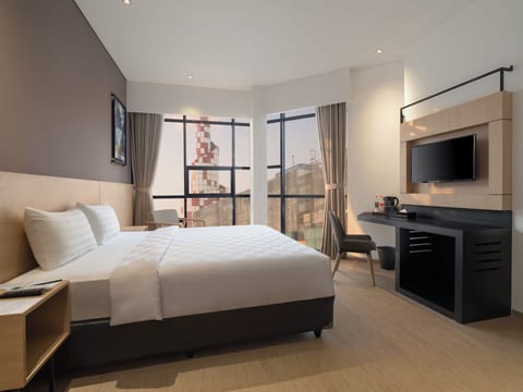 Executive Room | Desk, laptop workspace