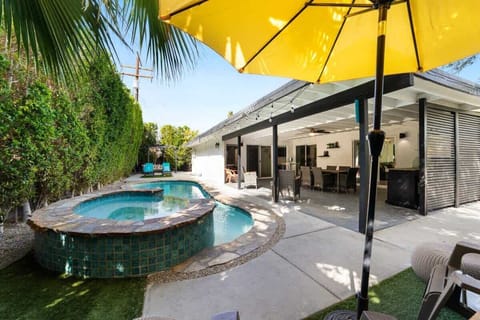 Spacious Patio with Heated Pool/Spa