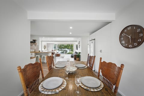 Deluxe House, Bay View | In-room dining