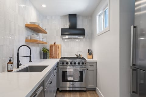 Full stocked kitchen if the group is craving a home cooked meal.