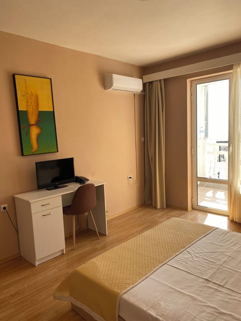 Desk, free WiFi, bed sheets