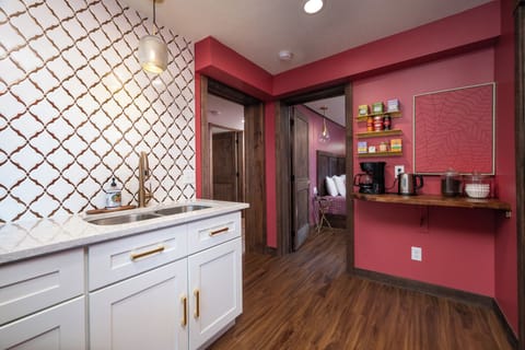 Start your mornings at the fully stocked coffee station—featuring regular and decaf coffee, a variety of teas, and fun extras like cinnamon and chocolate syrup. Guests love this thoughtful touch that makes every morning feel like a treat.