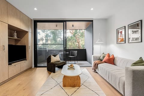 Apartment, 1 Queen Bed, Non Smoking | Living area