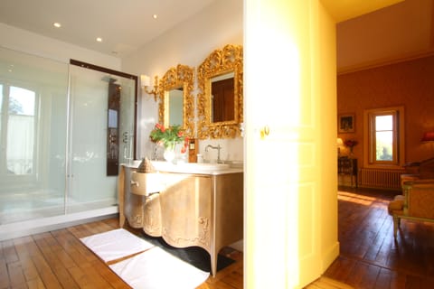 Marquis Room | Bathroom | Free toiletries, hair dryer, towels