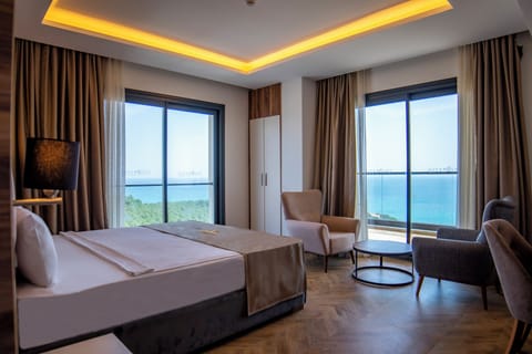Standard Room, Sea View | In-room safe, desk, laptop workspace, soundproofing