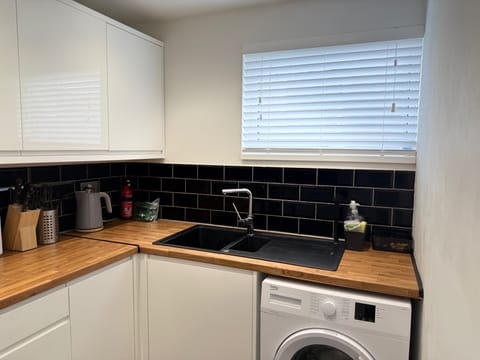 House | Private kitchen | Fridge, microwave, oven, stovetop