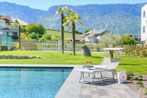 Exercise/lap pool