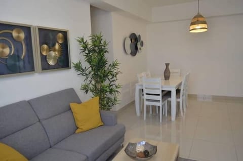 Comfort Apartment, Balcony, City View | Living area