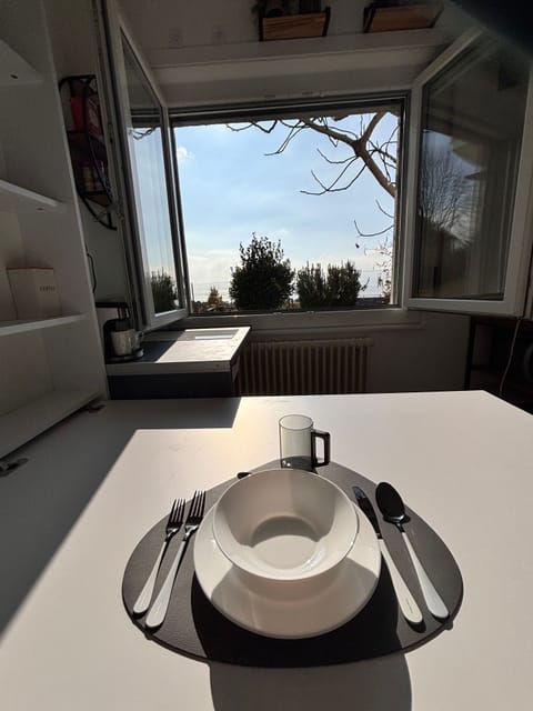 Shared Dormitory, 1 Bedroom, Garden View | Dining room