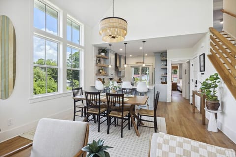 seating for 6, with 4 additional bar stools