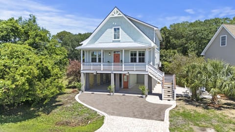 Gorgeous New Custom Built Home- less than 5 mins from folly beach