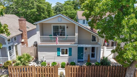   NEW!  3 bed 2 bath beach house - 4 blocks from the North Myrtle Beach Oceanfront