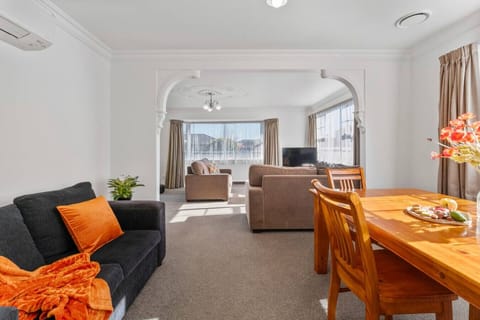 Open plan kitchen, dining and lounge
