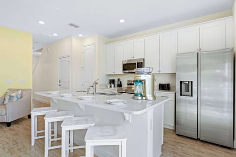 Townhome, Multiple Beds, Patio, Garden View (Capri Sunset) | Private kitchen | Fridge, microwave, oven, stovetop