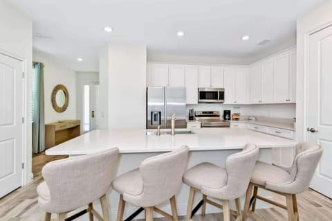 Townhome, Multiple Beds, Patio, Garden View (Pistachio Palace) | Private kitchen | Fridge, microwave, oven, stovetop