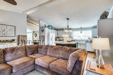 Living Room | Smart TV | Ceiling Fan