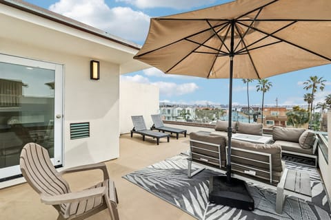 Private Rooftop Deck! Ocean and Bay Views