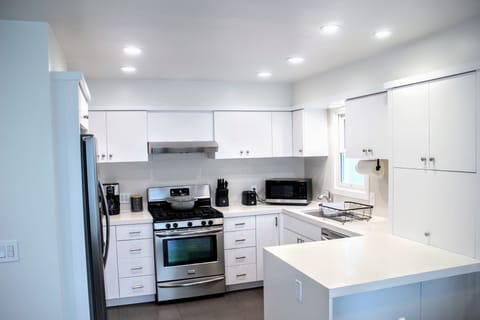 Bright and Clean Kitchen