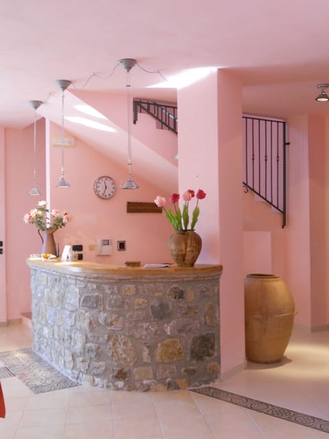 Check-in/check-out kiosk