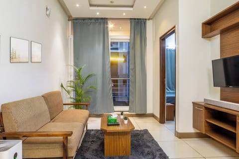 Studio, City View | Living room