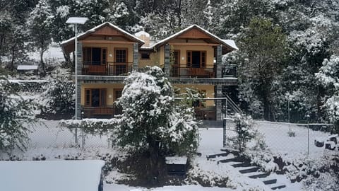 Comfort Room, 1 King Bed, Hill View